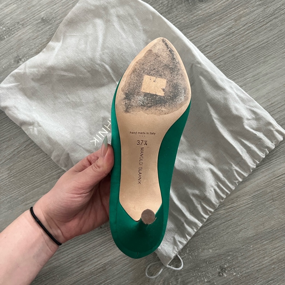 Manolo Blahnik - Hangisi 70 Satin Green Satin Jewel Buckle Pumps - Picture 6 of 6